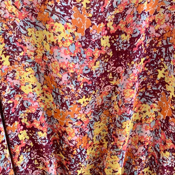 Gorgeous florL blouse - so flattering! Size xl - Picture 3 of 3